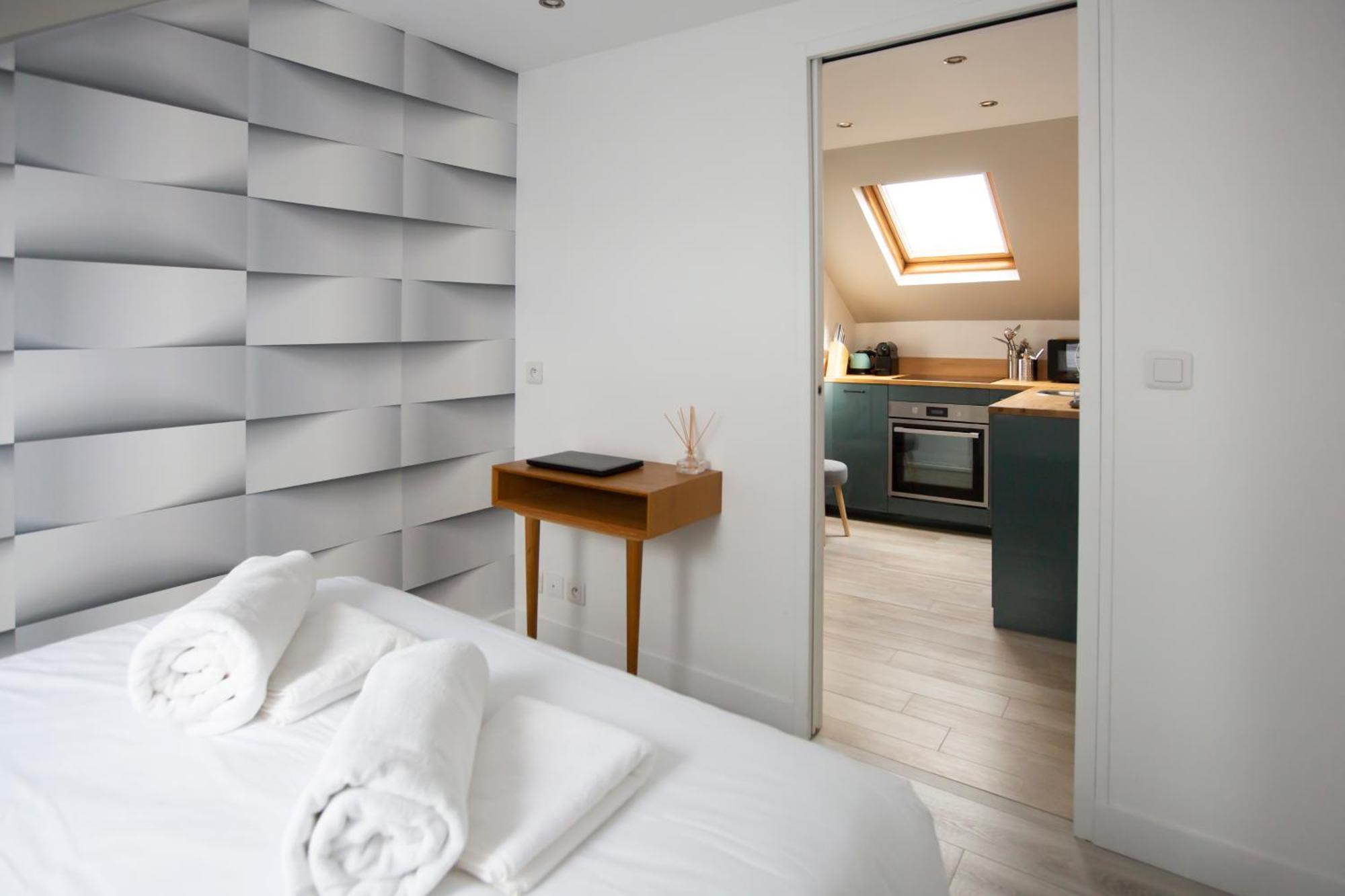 Modern Apartement In The City Center. Poissy Eksteriør bilde