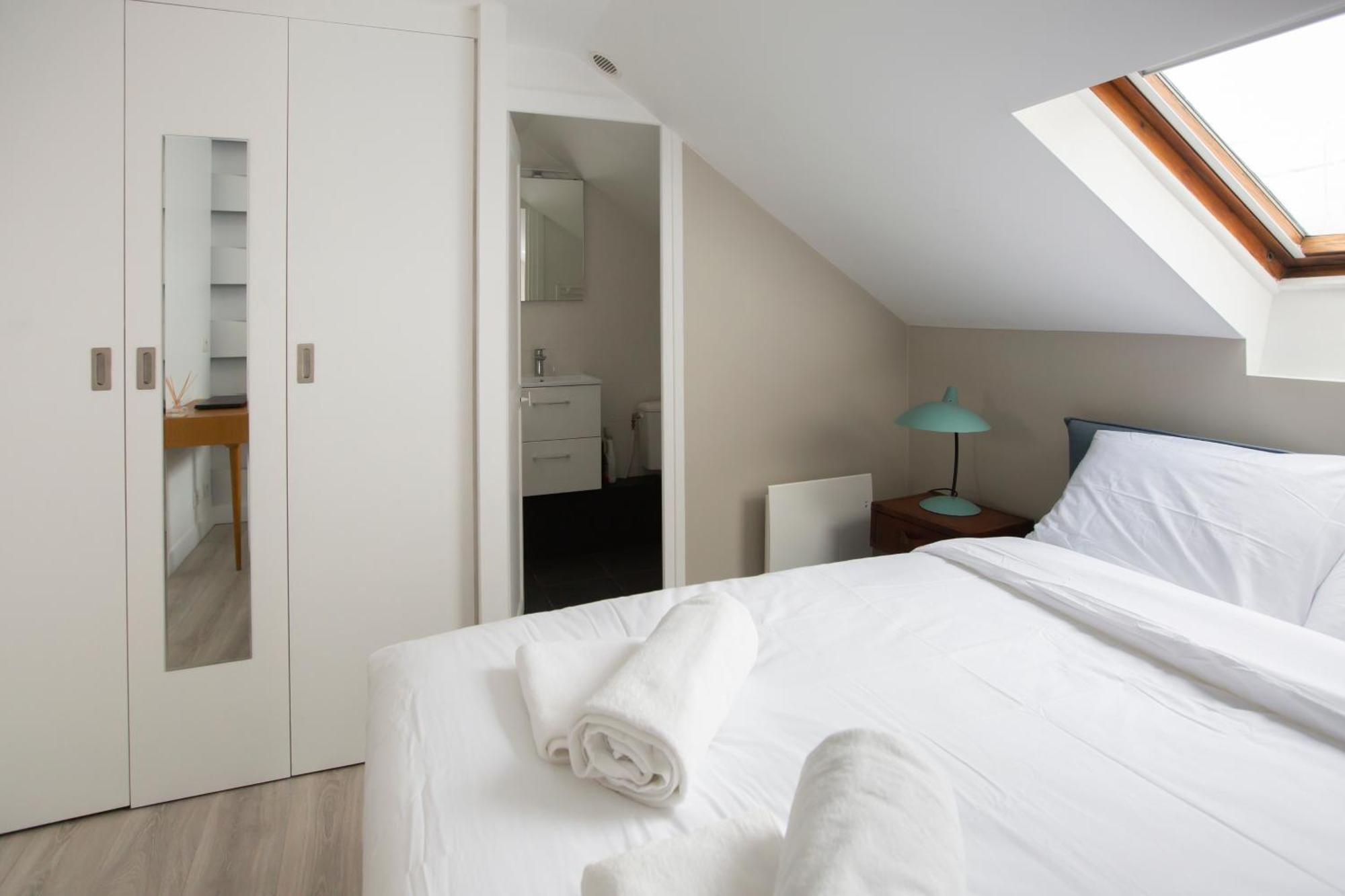 Modern Apartement In The City Center. Poissy Eksteriør bilde