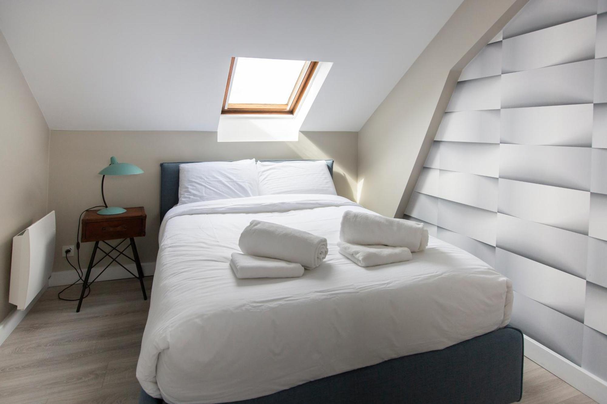 Modern Apartement In The City Center. Poissy Eksteriør bilde